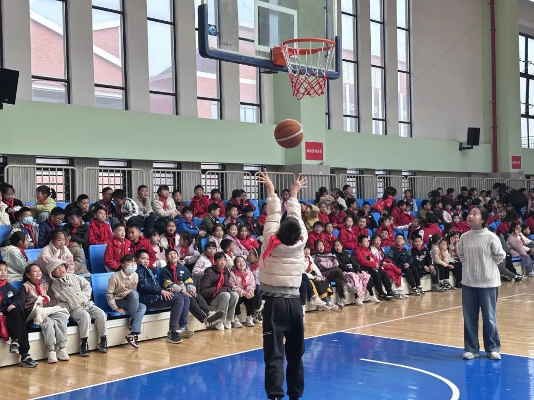 篮球运球技巧5v5视频_篮球5v5运球技巧_篮球运球技巧5v5